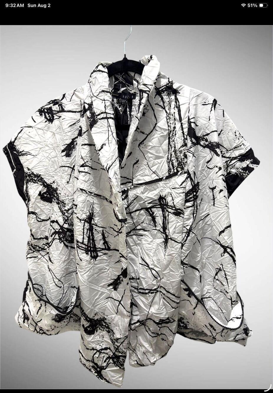 NEW KOZAN women's day top in black and white